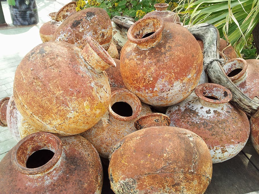 jugs, decor, rust, spain, decoration, rusty, day, close-up HD wallpaper