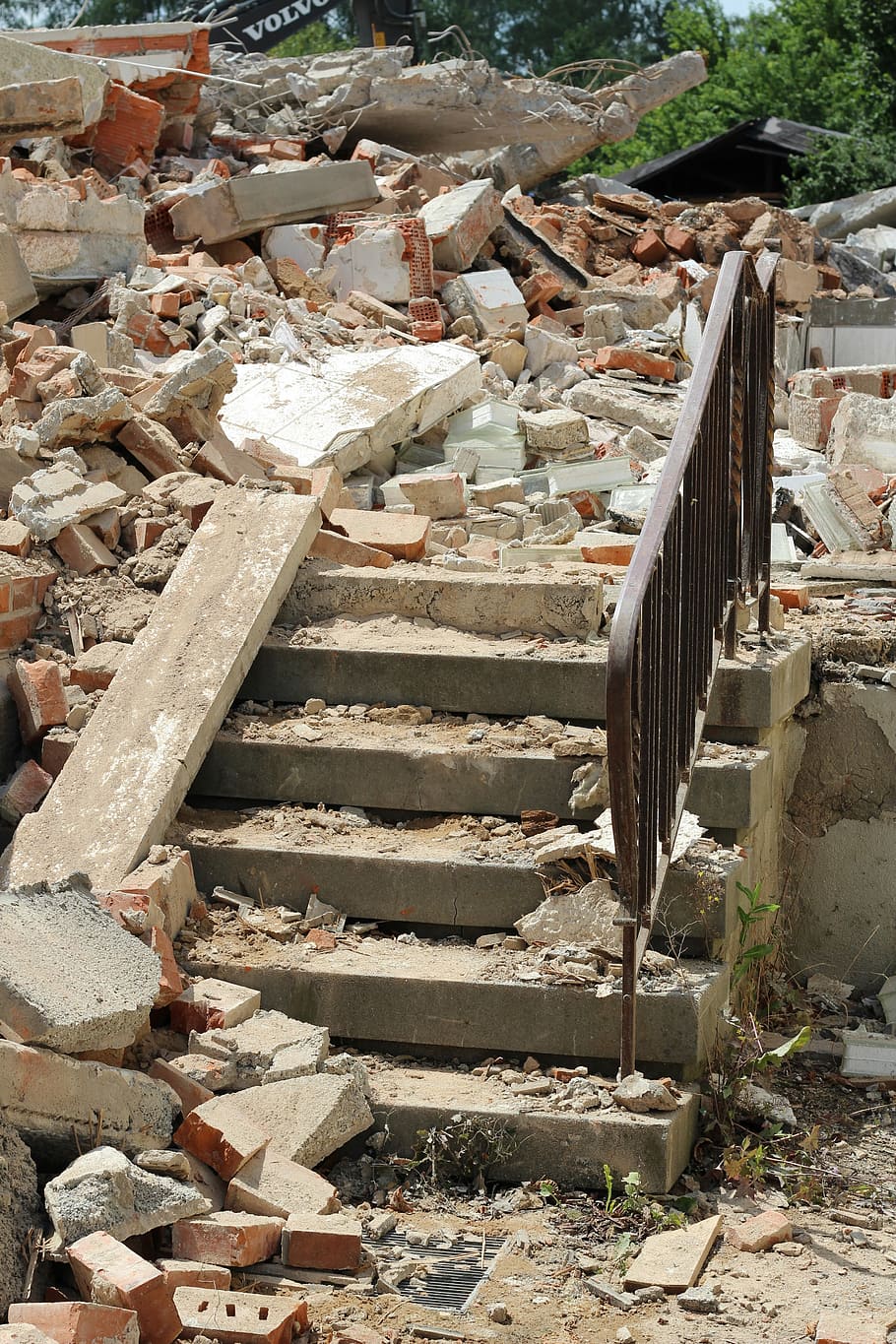 demolition house, stairs, railing, architecture, day, staircase HD wallpaper