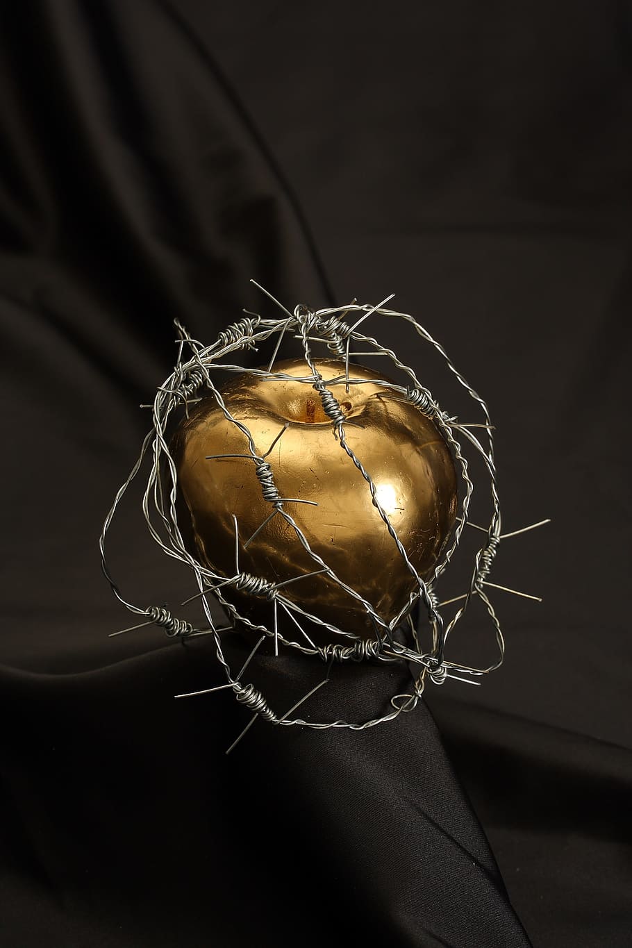 gold-colored apple decor wrapped with barbwire on top of black surface, HD wallpaper