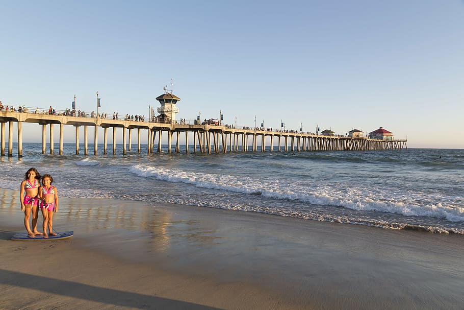beach, sand, shore, ocean, sea, pier, kids, posing, landscape HD wallpaper