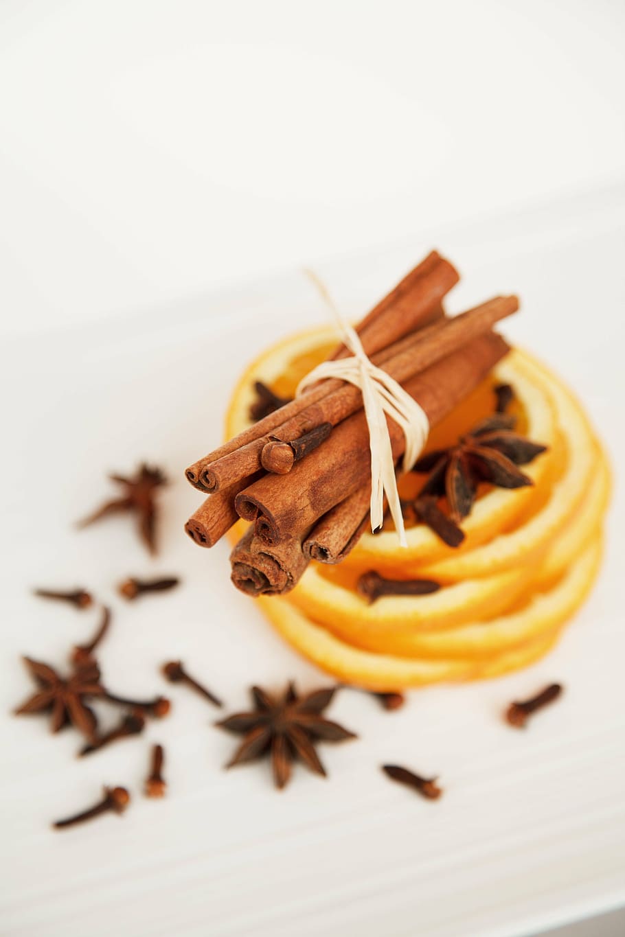 close-up photography of cinnamon rolls, anise, aroma, aromatic HD wallpaper