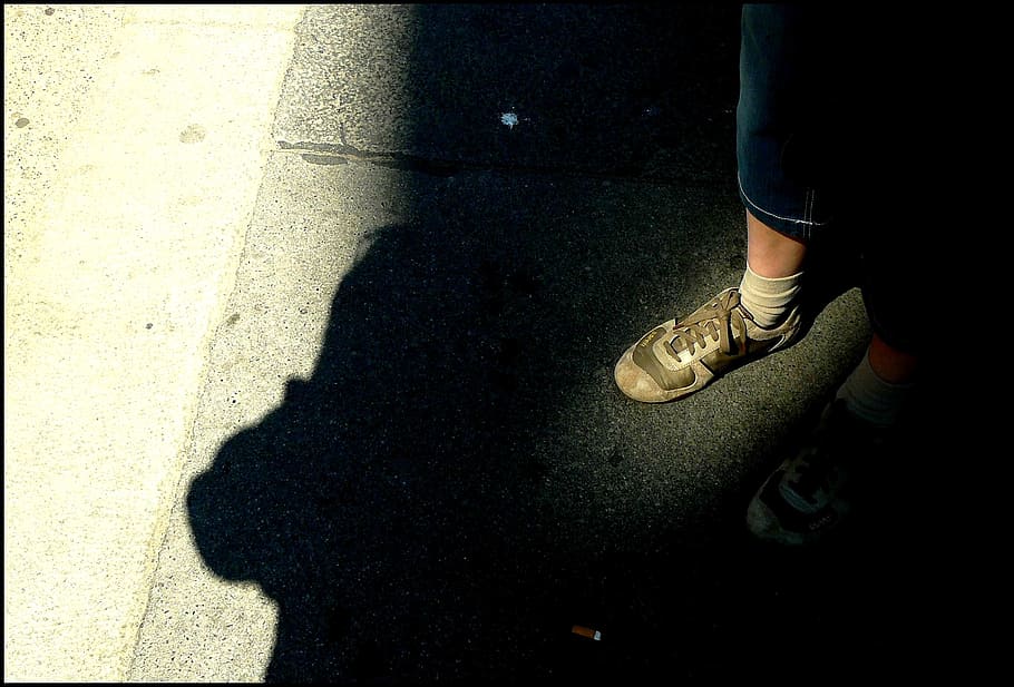 person standing on pavement, foot, leg, feet, sport shoe, legs, HD wallpaper