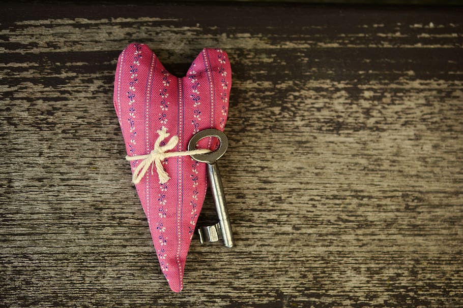 silver key attached on heart pillow, trust, love, feelings HD wallpaper