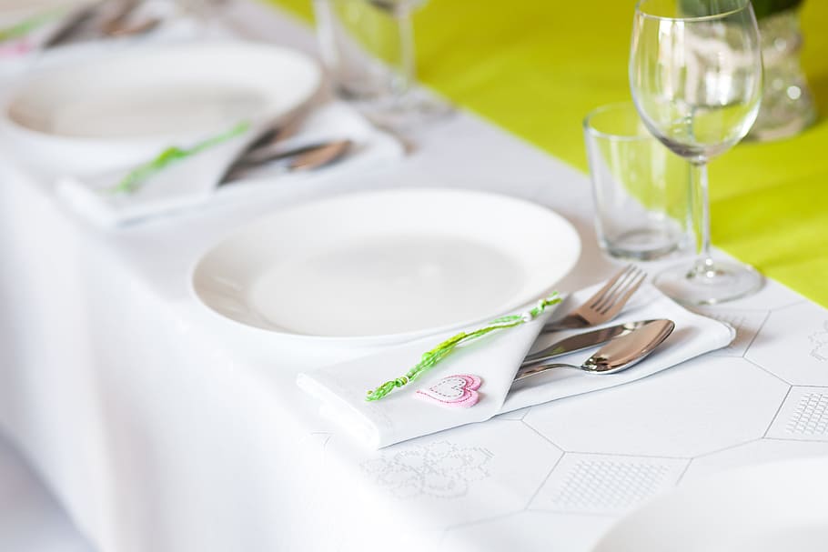 shallow focus photography of plate, dining table, wedding, the ceremony HD wallpaper