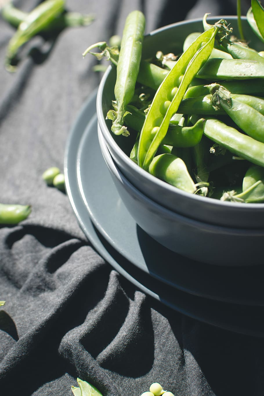 Fresh pea outside, close up, green, summer, vegetable, food, freshness, HD wallpaper