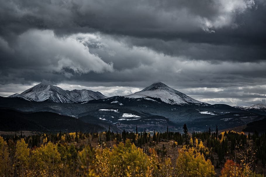 snow capped mountain under cloudy sky, green leafed trees near mountain HD wallpaper
