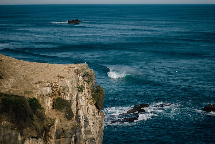 body of water near on the cliff, beside, sea, ocean, waves HD wallpaper