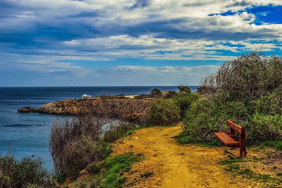 photography of bench on mountain near cliff, path, nature, seashore HD wallpaper
