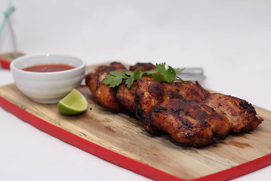cooked meat on plate, lime, sweet, chicken, chilli, closeup HD wallpaper