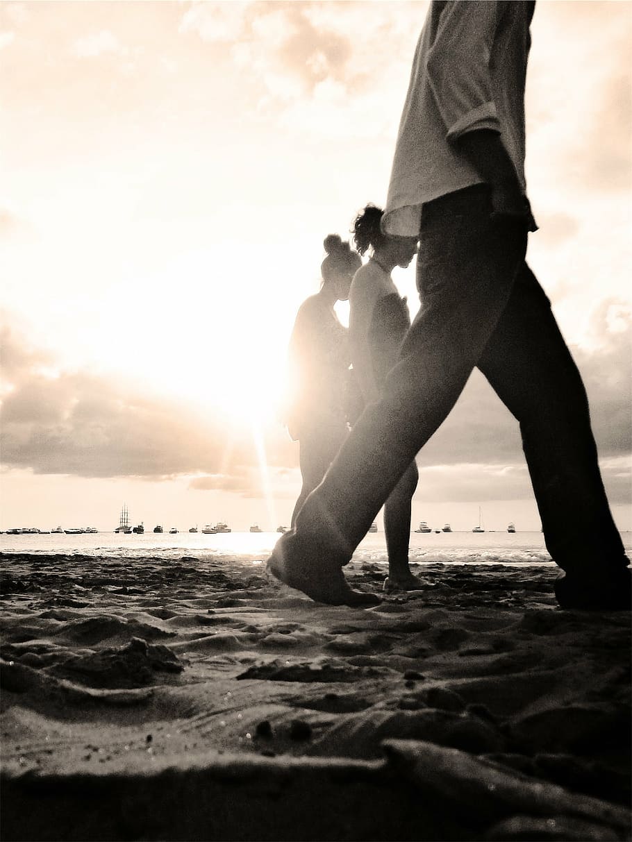 beach, sand, people, walking, sunset, sky, land, two people HD wallpaper