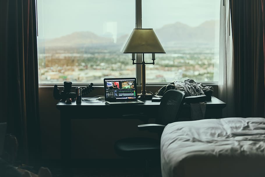 tabletop lamp beside laptop on desk beside window, Mobile Office. HD wallpaper