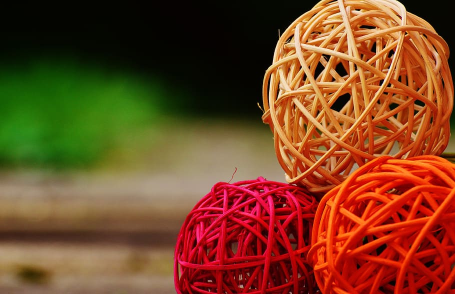 balls, wood, braid, decoration, colorful, red, close-up, focus on foreground HD wallpaper