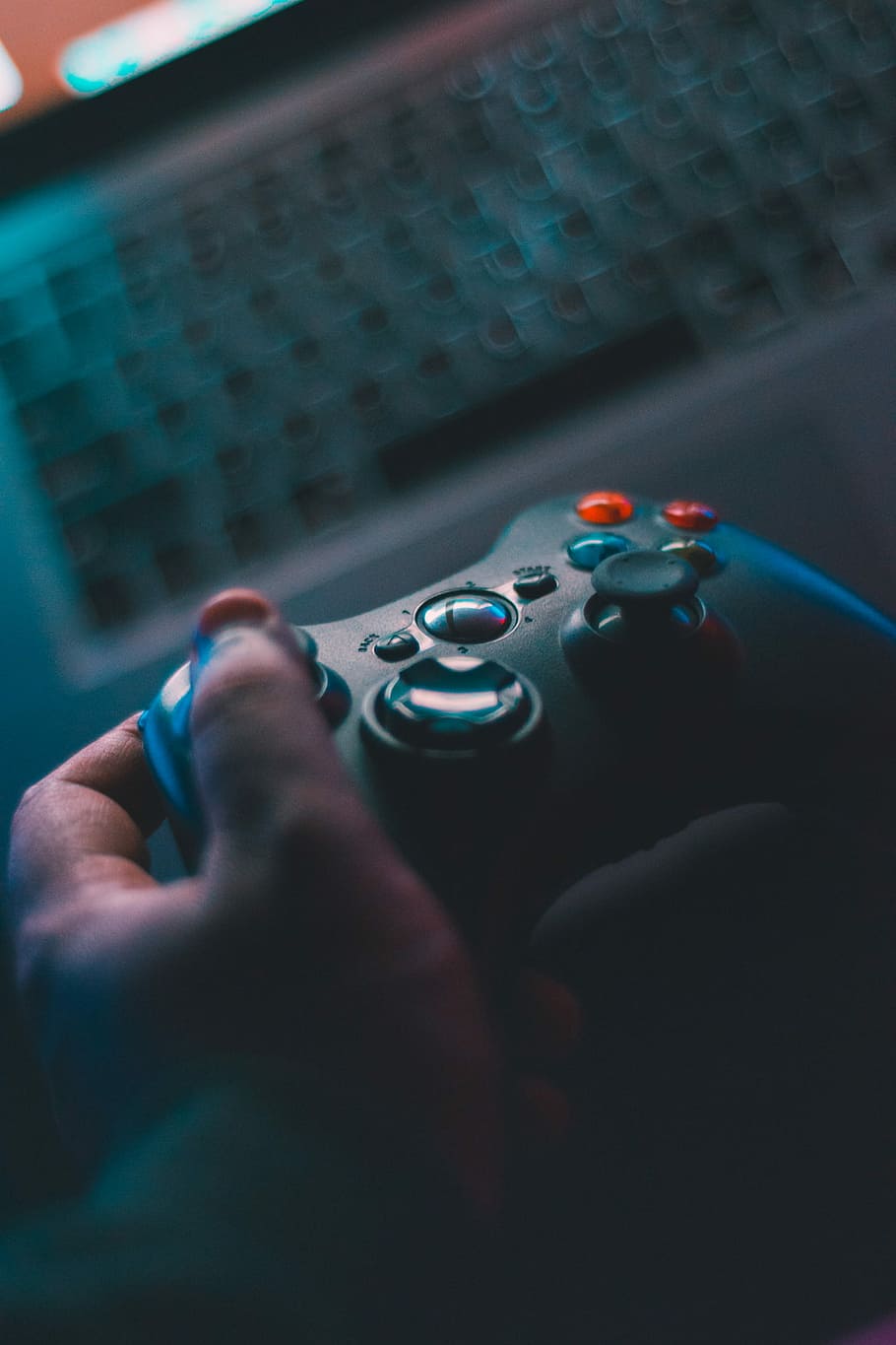 person holding black game controller, selective focus photography of person holding black Xbox 360 controller, HD wallpaper