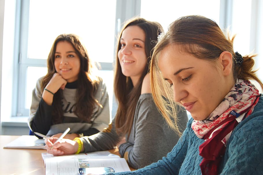 three woman holding pen with books on table, language school HD wallpaper
