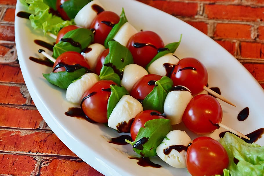 closeup photo of white oval plate of vegetable skewers, slice, HD wallpaper