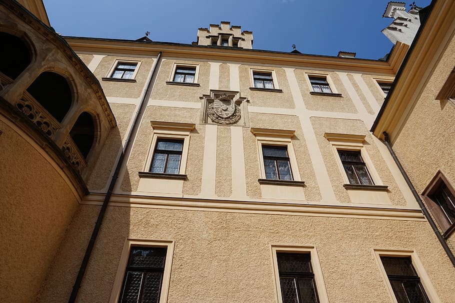 chateau, czechia, architecture, wall, coat of arms, building HD wallpaper