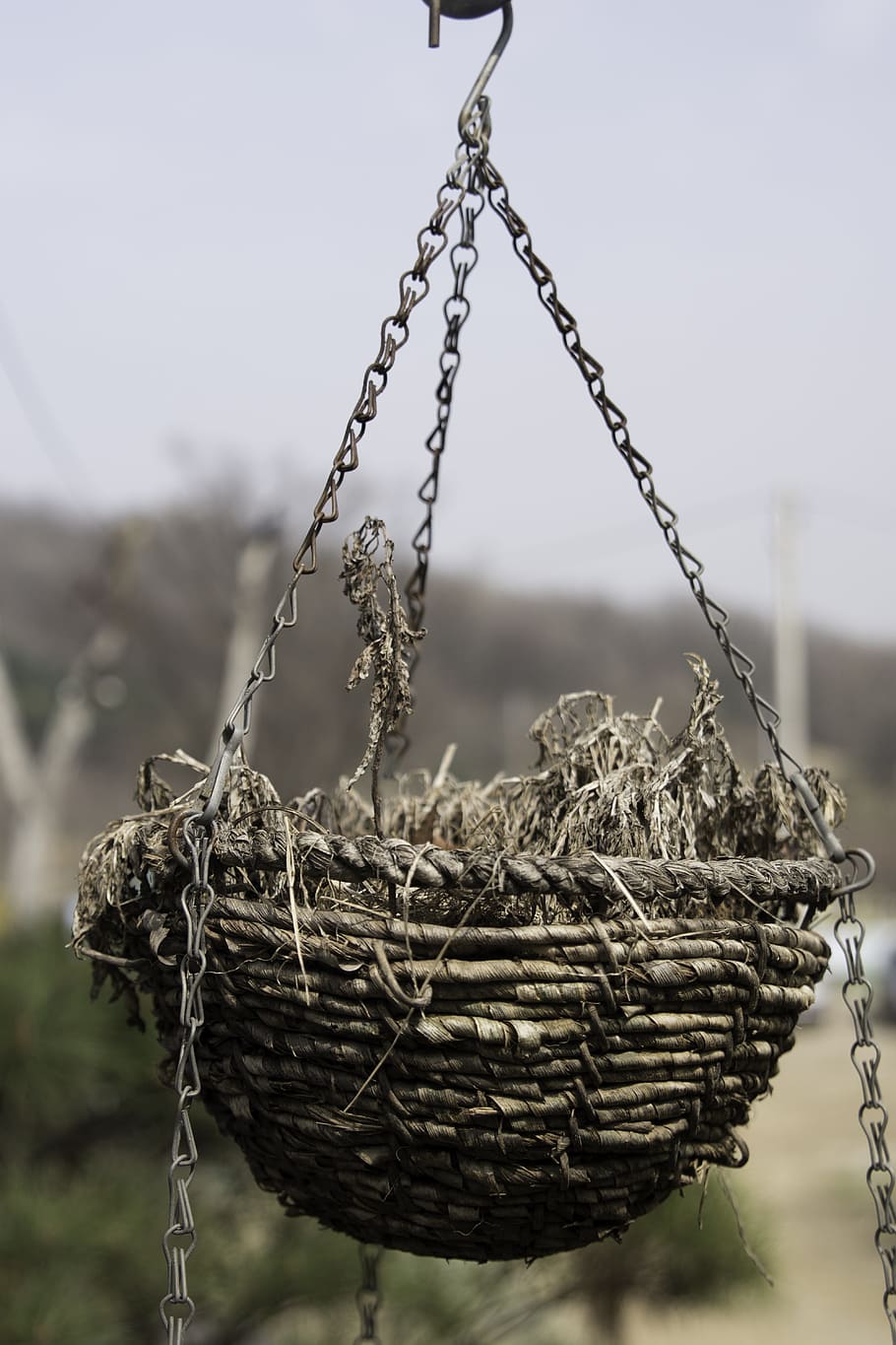 basket, chain, storage basket, twig, wood, wooden, focus on foreground HD wallpaper