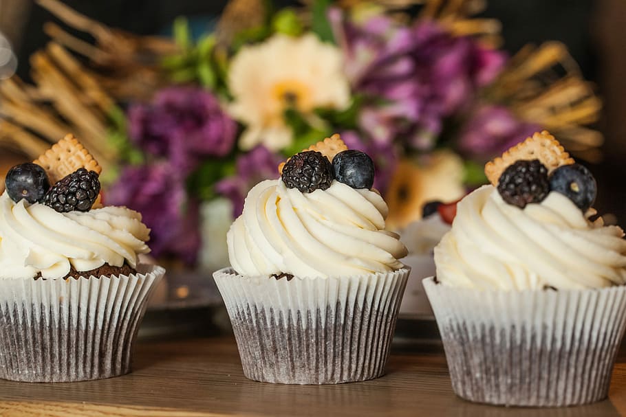 three white icing coated cupcakes, Snacks, Background, sweet food HD wallpaper