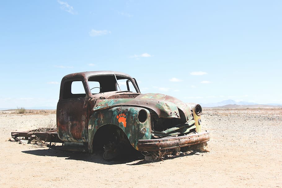 wrecked single cab pickup truck on field, classic green and brown vehicle on desert HD wallpaper