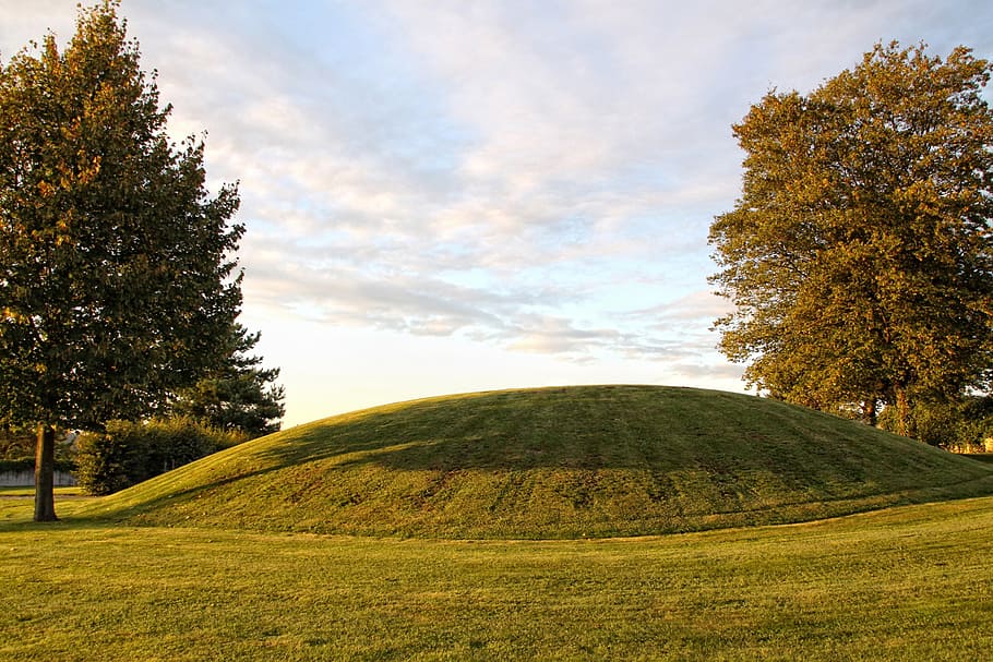 landscape shot of green field under cloudy sky, burial mounds, HD wallpaper