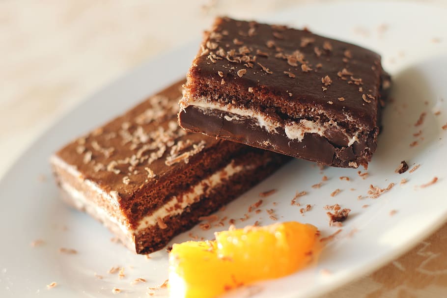 chocolate cakes on plate, bakery, baked, dough, food, pastry HD wallpaper
