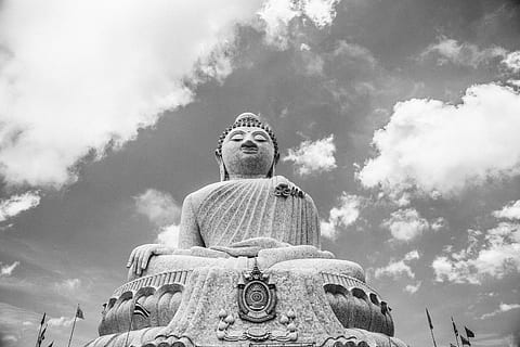 buddha statue under cloudy sky, monument, black, white, monochrome HD wallpaper