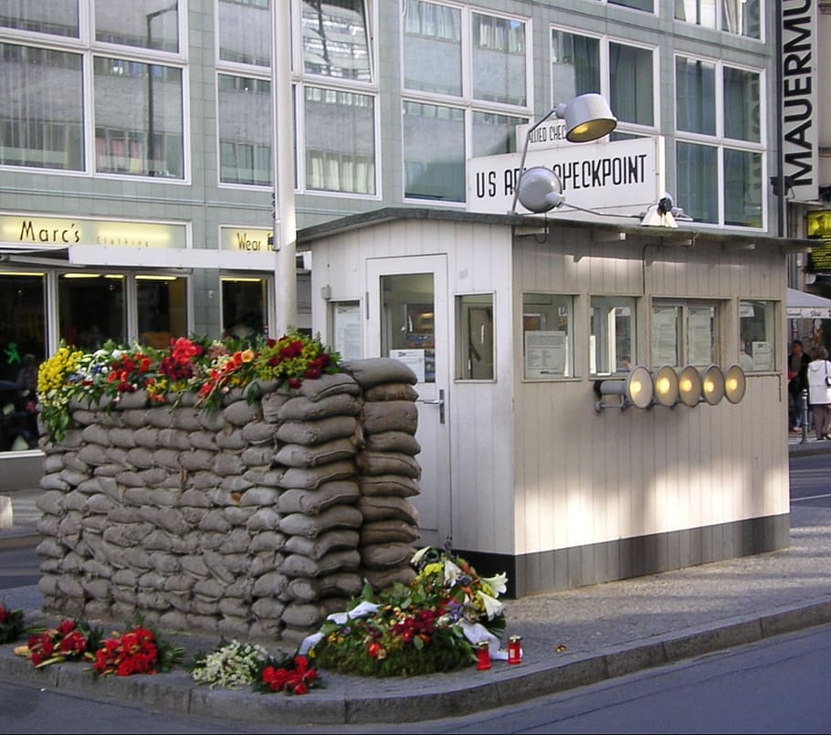 checkpoint charlie, barrack, berlin wall museum, friedrichstraße, HD wallpaper