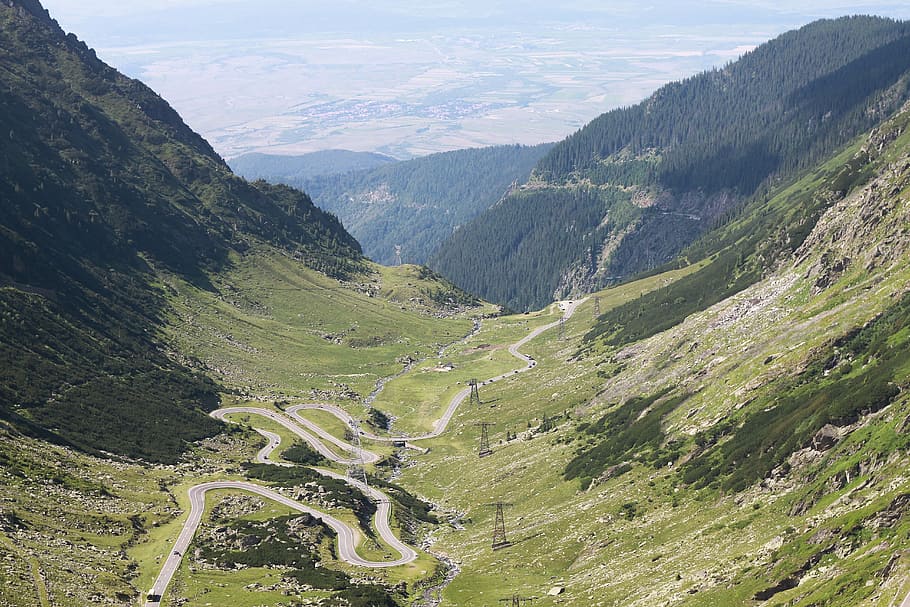 Transfagarasan road Romania, green mountains above highways at daytime, HD wallpaper