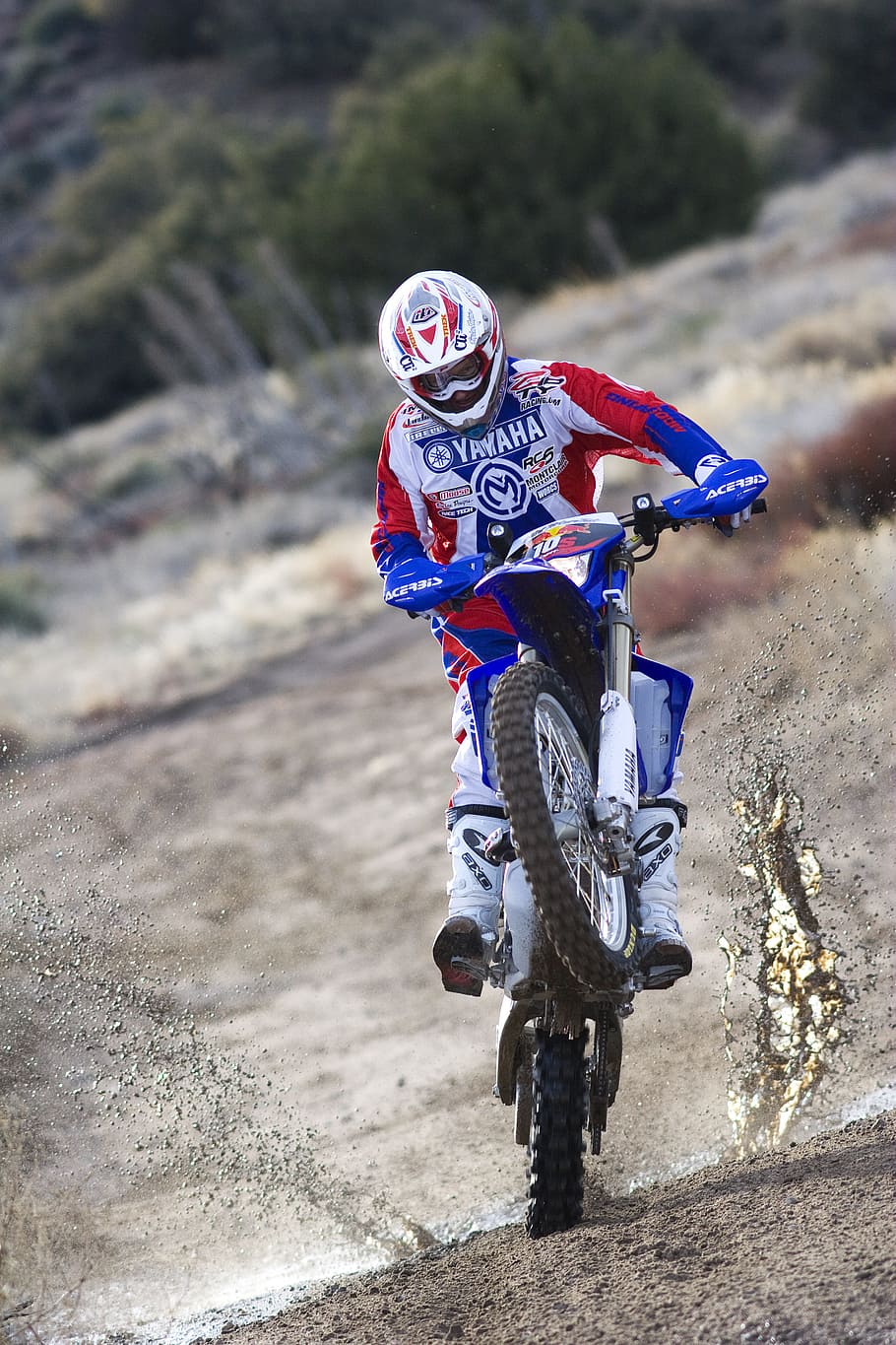 man riding of dirt bike, man riding motocross dirt bik, person, HD wallpaper