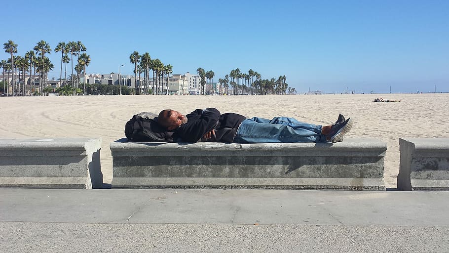 Homeless, Venice Beach, sleeping, beach bum, lying down, men, HD wallpaper