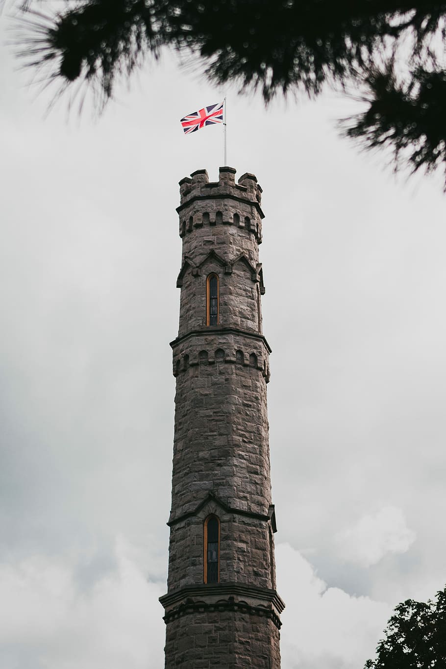 gray concrete tower with UK flag, photo of gray concrete minaret, HD wallpaper