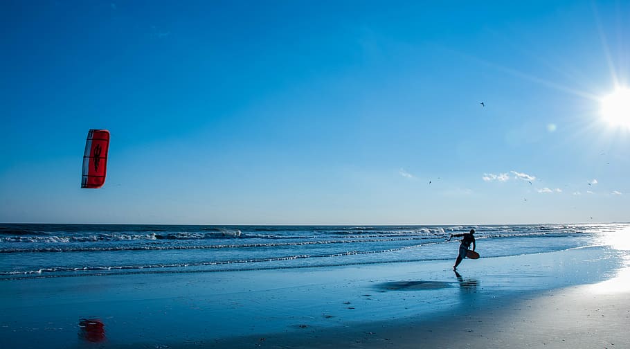 man holding canopy on seashore during day time, kite, beach HD wallpaper