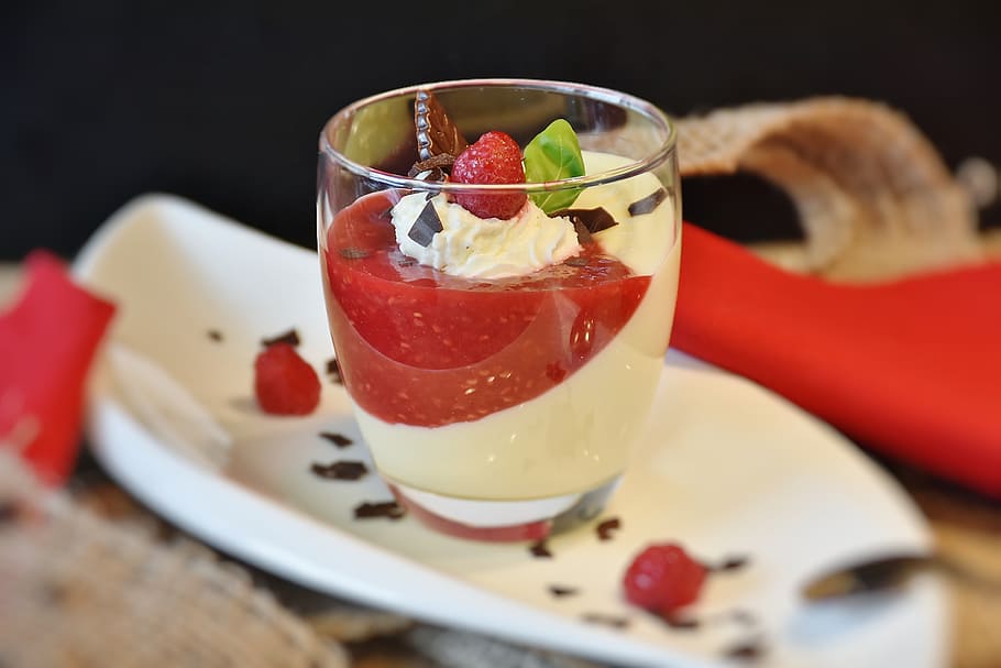 shallow focus photography of dessert in mug, pudding, vanilla pudding HD wallpaper