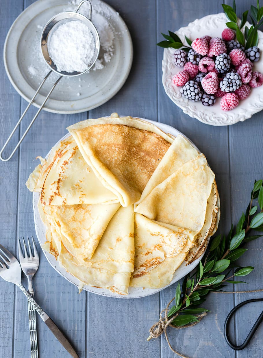 pancakes on white ceramic plate beside raspberries on saucer with two stainless steel forks, HD wallpaper