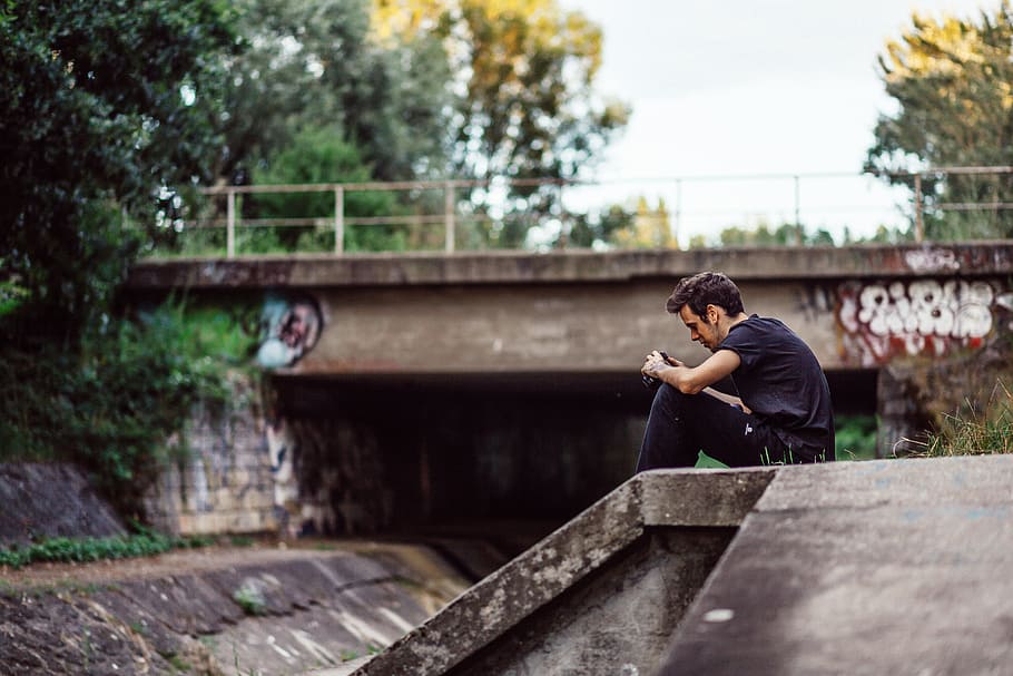 photographer, sitting, young, camera, professional, technology HD wallpaper