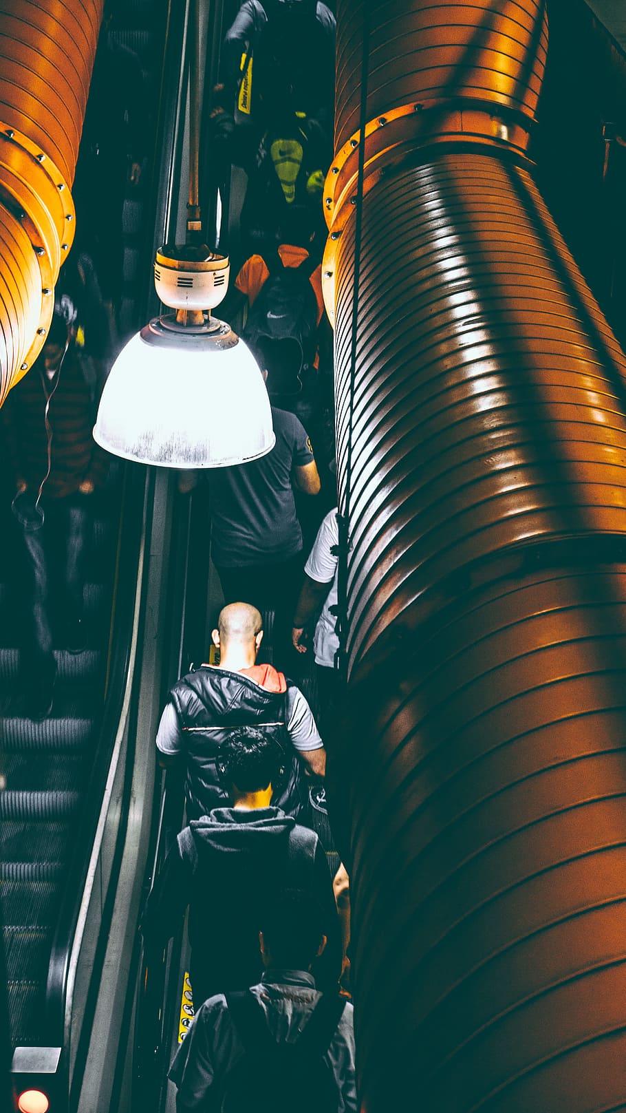 Photo of People Using Escalator Inside a Building, architecture HD wallpaper