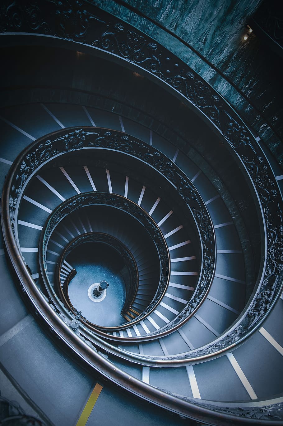 closeup photo of black spiral stairs, closeup photo of empty spiral staircase, HD wallpaper