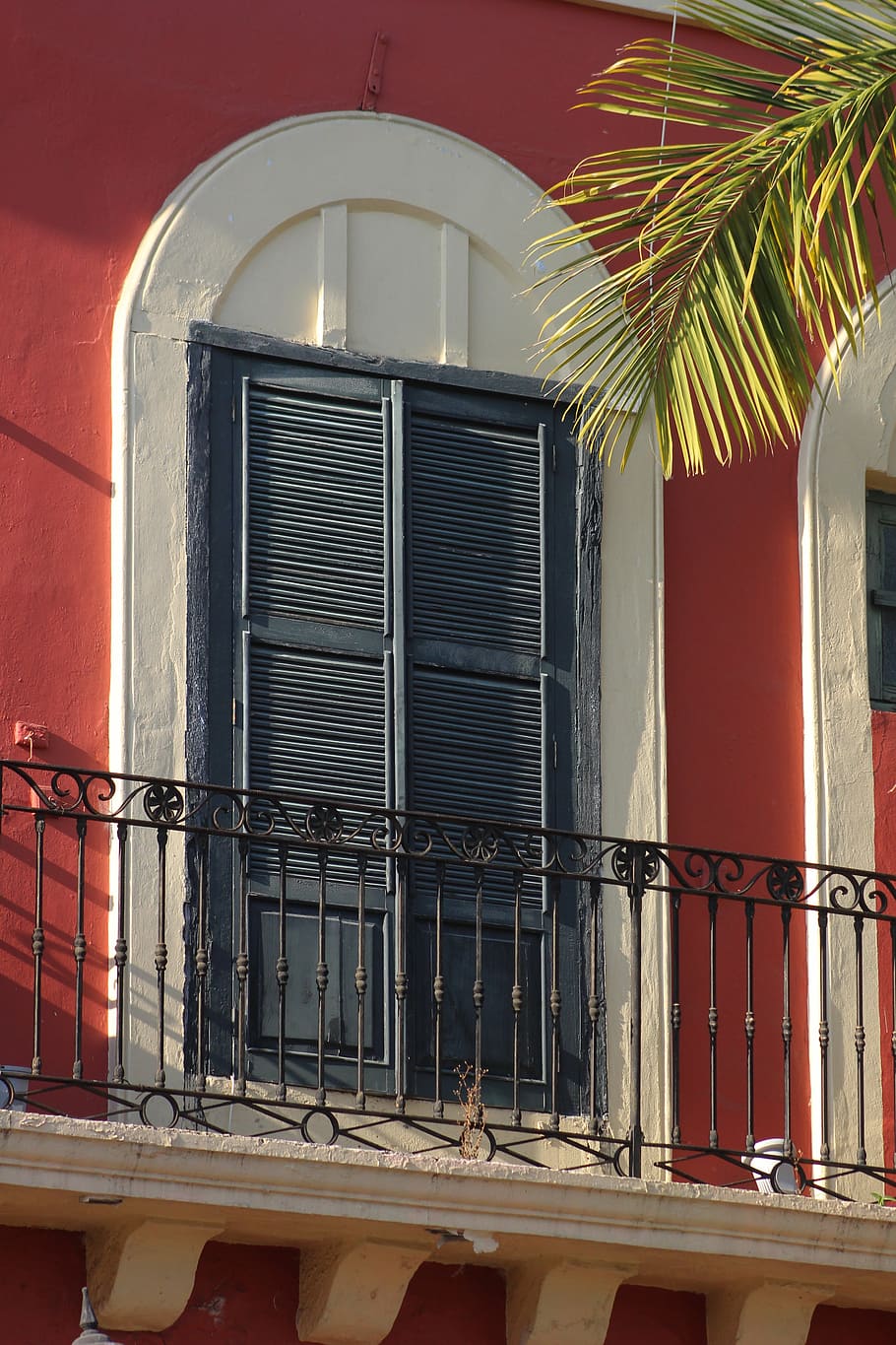 window, balcony, people, architecture, facade, old, handrail HD wallpaper