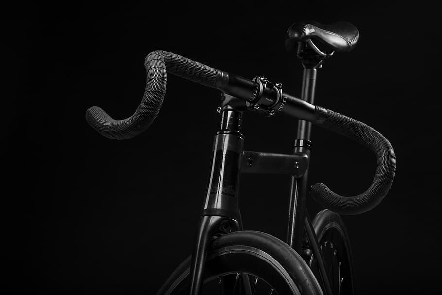black road bike, shallow focus photography of black road bike, HD wallpaper