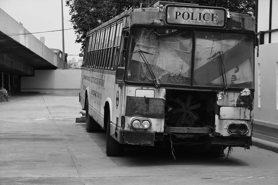 bus, wreck, junk, transportation, broken, vehicle, rust, abandoned HD wallpaper