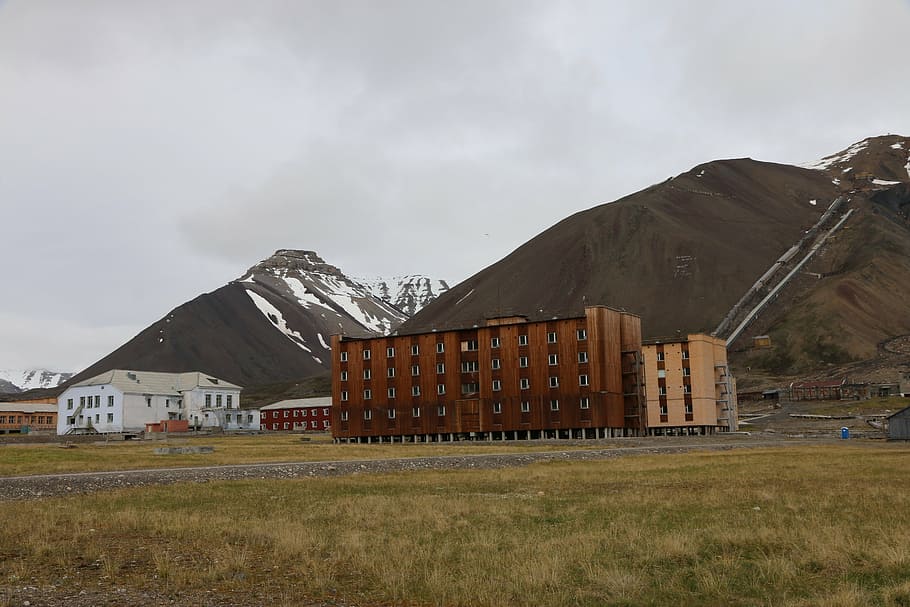pyramid, arctic, ghost town, svalbard, mountain, architecture HD wallpaper