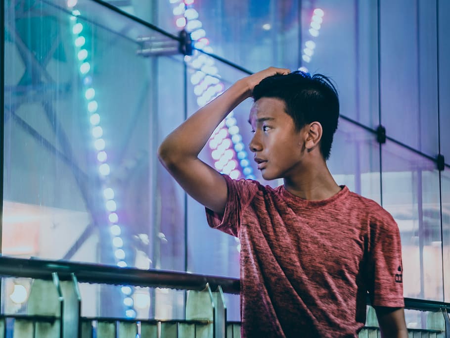 selective focus photography of man standing beside fence, boy in space-dyed red crew-neck shirt HD wallpaper