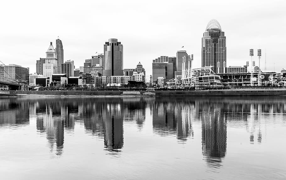 body of water near high rise building in grayscale photography, urban city photo HD wallpaper