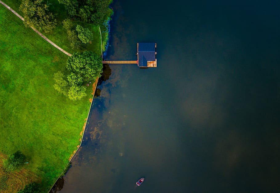 bird's eye view of blue wooden house on body of water near trees, Arial photography of boat dock, HD wallpaper