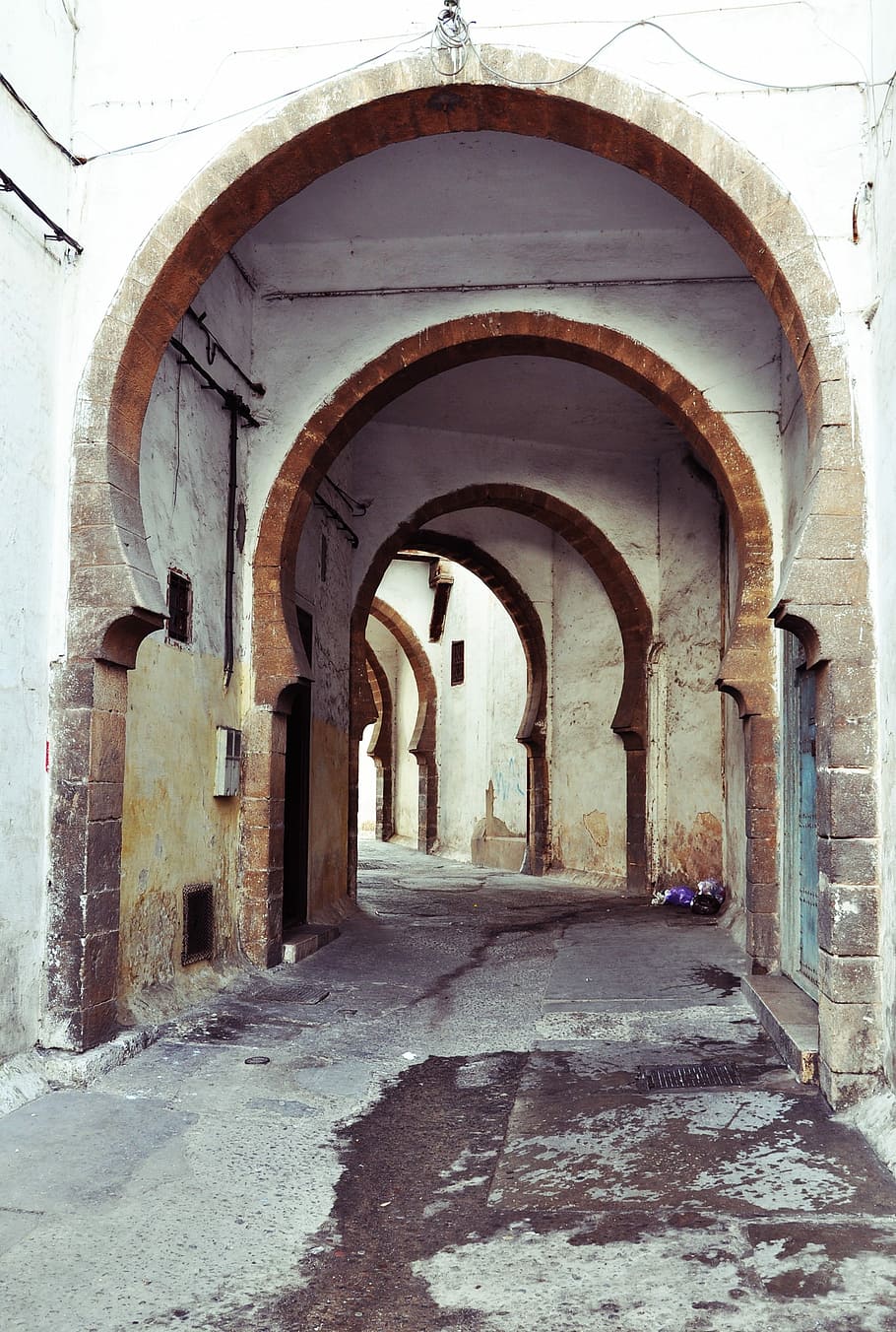 white and brown concrete arc hallway, Morocco, Arab, Arabic HD wallpaper
