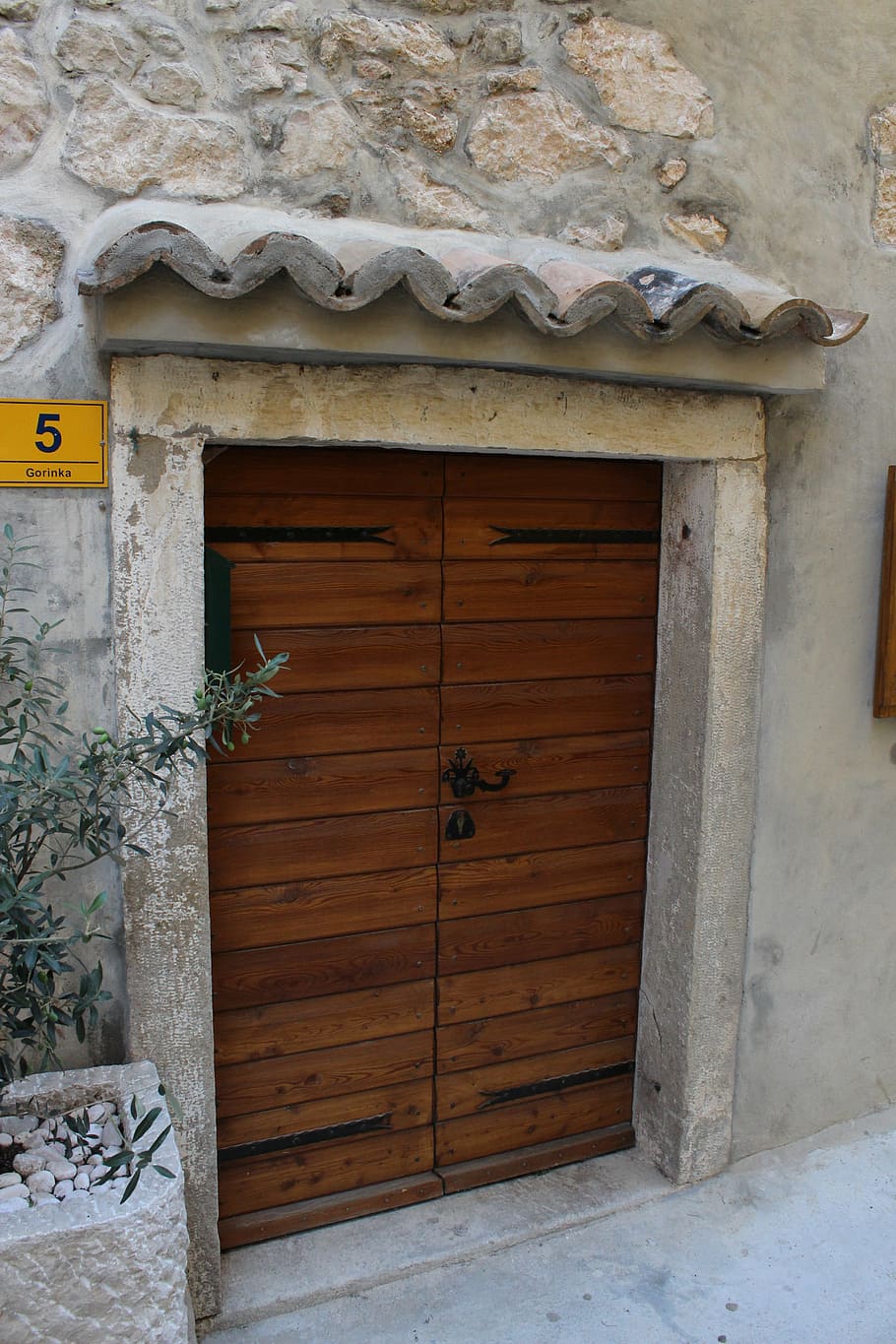 input, door, gate, old door, input range, house entrance, front door HD wallpaper