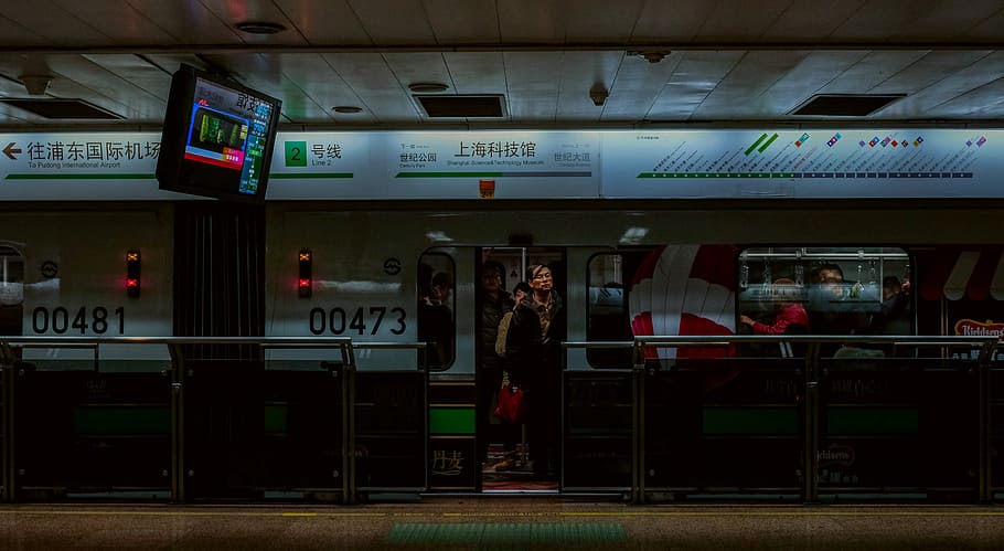 group of people riding train, people inside train, subway, travel HD wallpaper