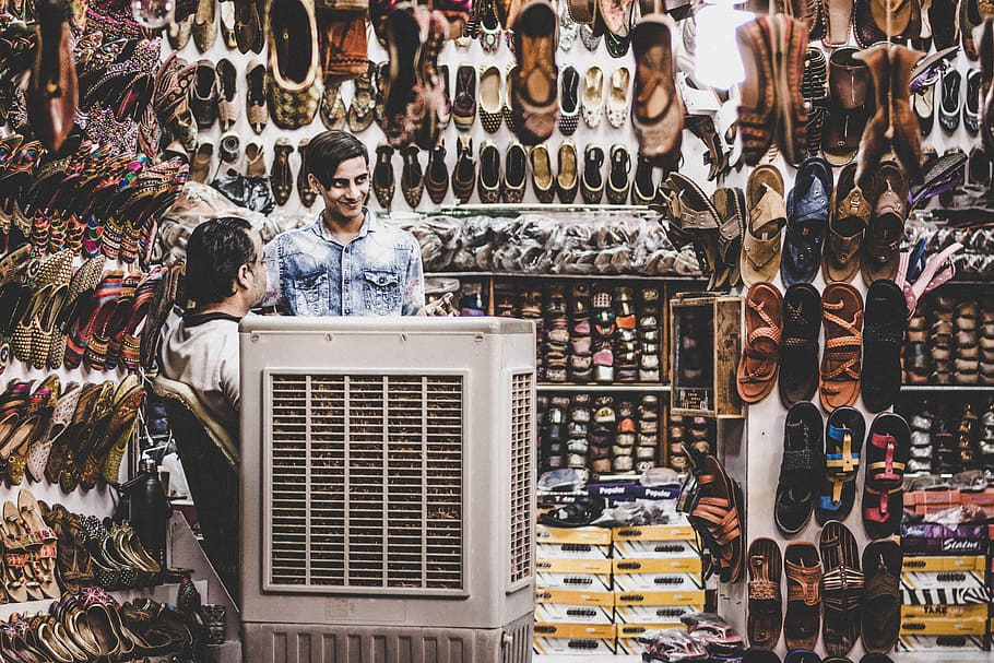 Two Person in Shoe Store, brown, commerce, conversation, eyes HD wallpaper