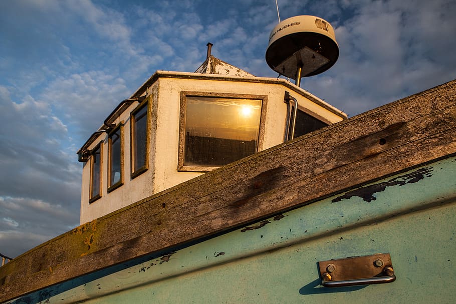 Cropped shot on an old boat on the coast of Dungeness, Kent, England HD wallpaper