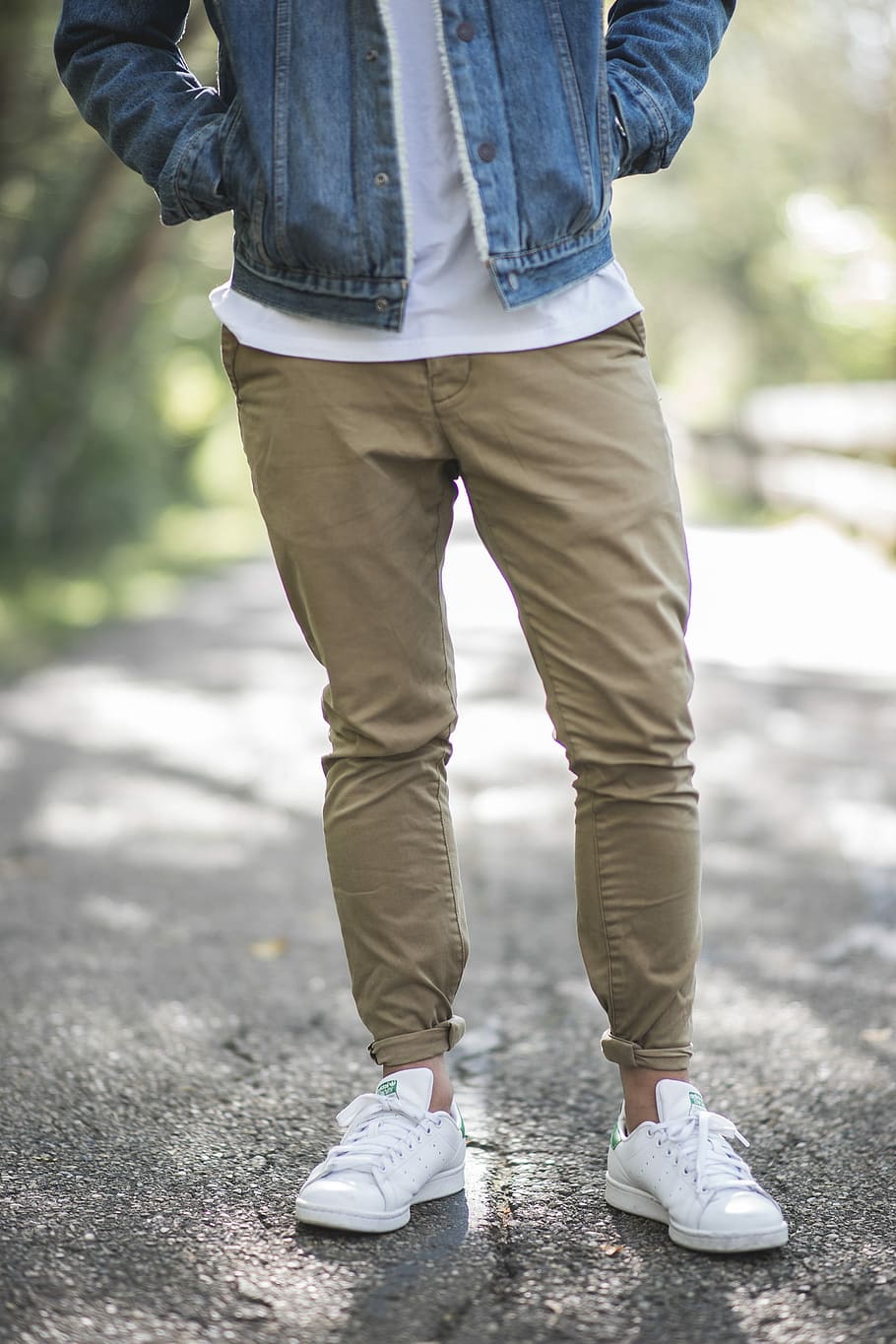 Mongoose Khaki Rinse Slim Fit MidRise Clean Look Stretchable Denim Jeans